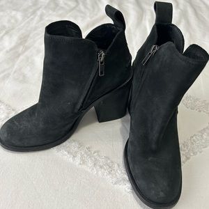 MOVING SALE! UGG booties